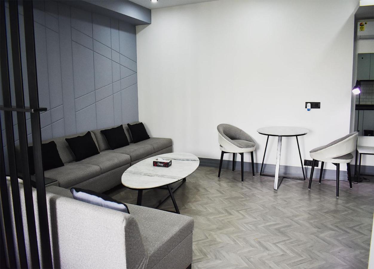 Bedchambers Serviced Apartments - Cyber City Гургаон Экстерьер фото