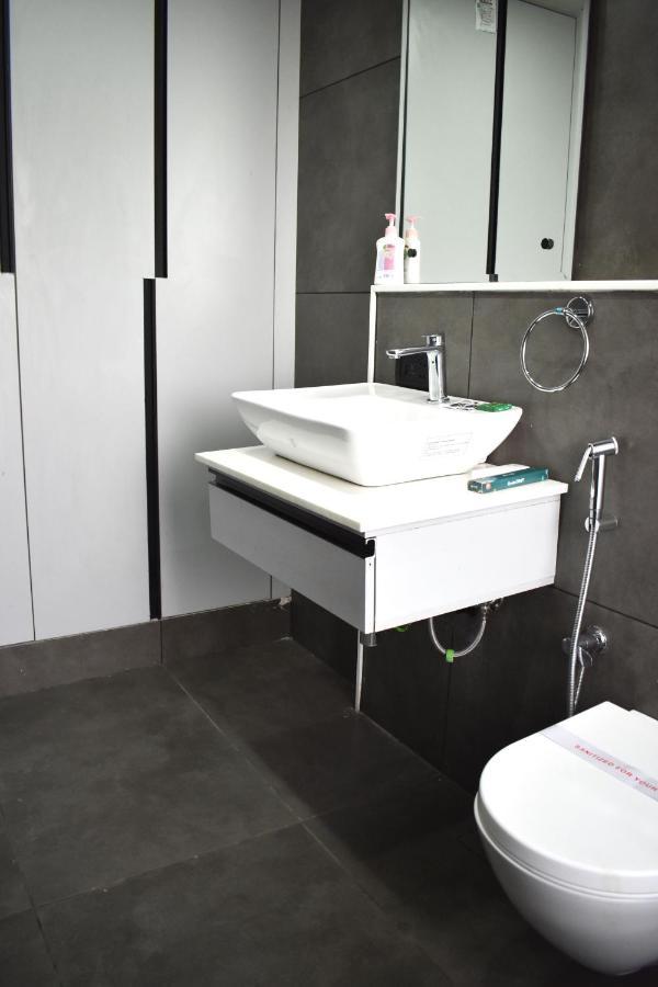 Bedchambers Serviced Apartments - Cyber City Гургаон Экстерьер фото