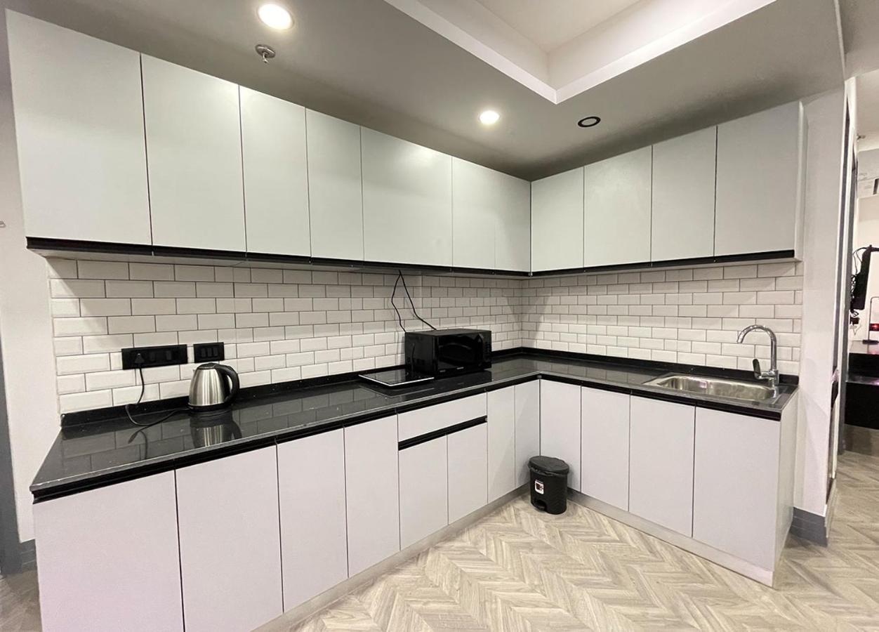 Bedchambers Serviced Apartments - Cyber City Гургаон Экстерьер фото