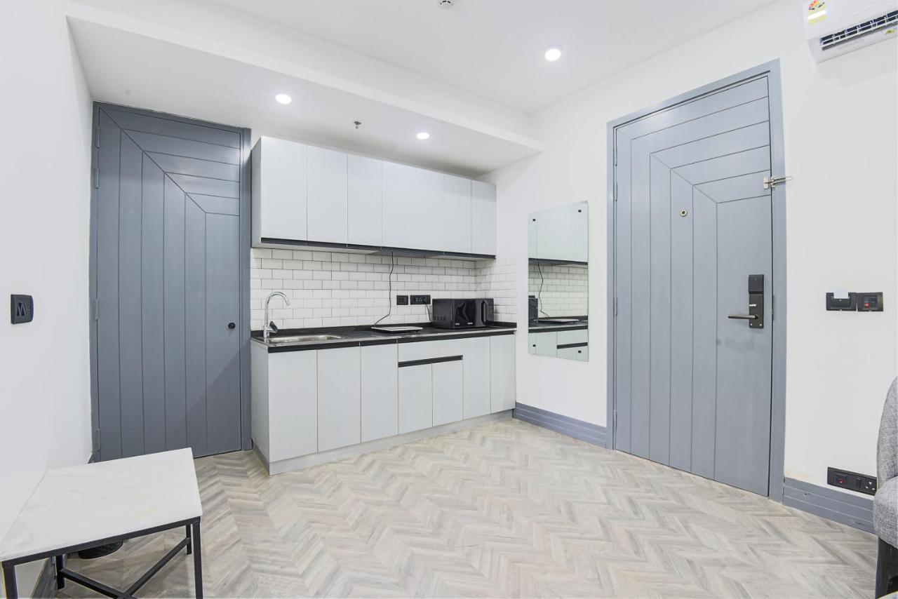 Bedchambers Serviced Apartments - Cyber City Гургаон Экстерьер фото