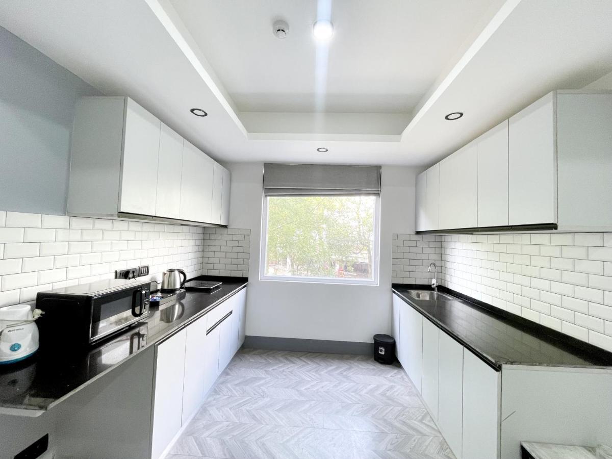 Bedchambers Serviced Apartments - Cyber City Гургаон Экстерьер фото