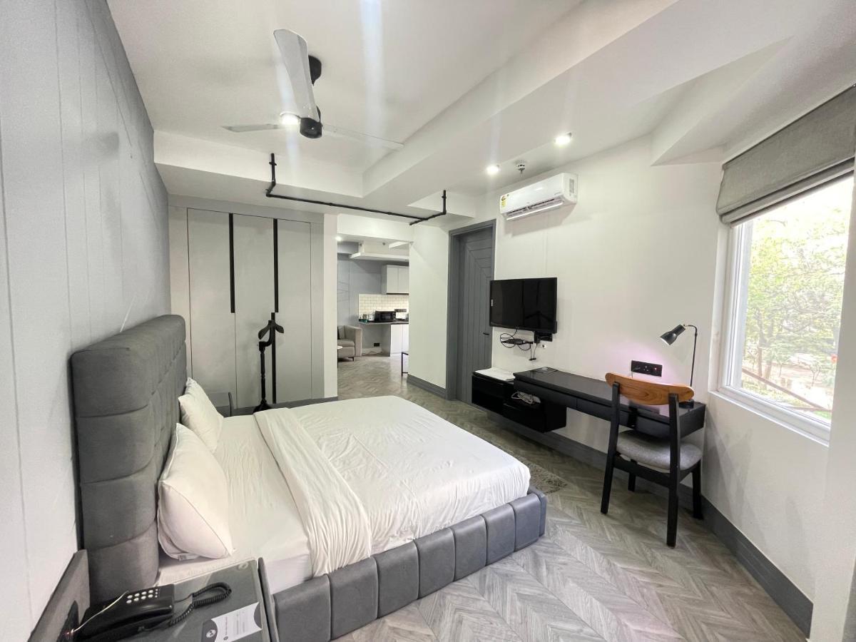 Bedchambers Serviced Apartments - Cyber City Гургаон Экстерьер фото