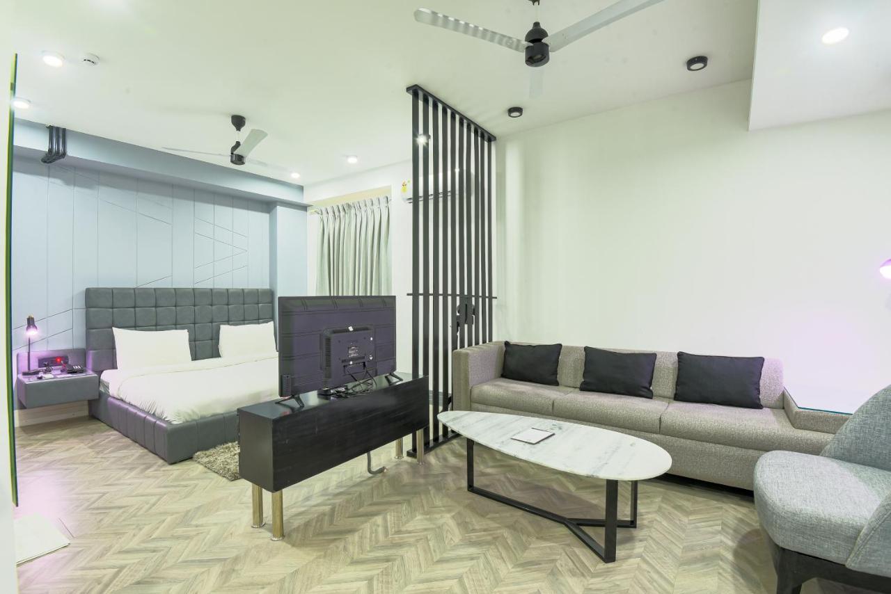 Bedchambers Serviced Apartments - Cyber City Гургаон Экстерьер фото
